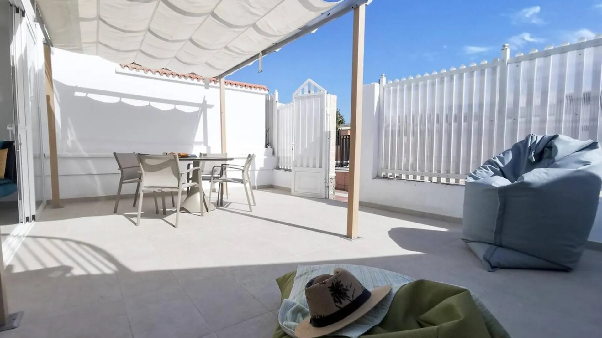 Stylish 2 Bedroom Bungalow By Pride Holiday Rentals 马斯帕洛马斯 0*,  西班牙